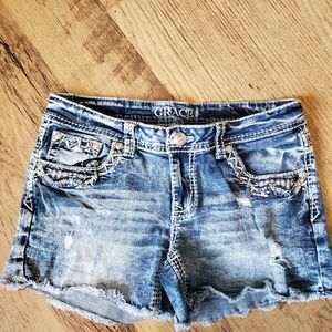 Grace in La shorts size 29